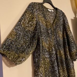 🌼BNDL3for$20🌼 Liz Claiborne Multi-colored animal print pullover top. Size 3X